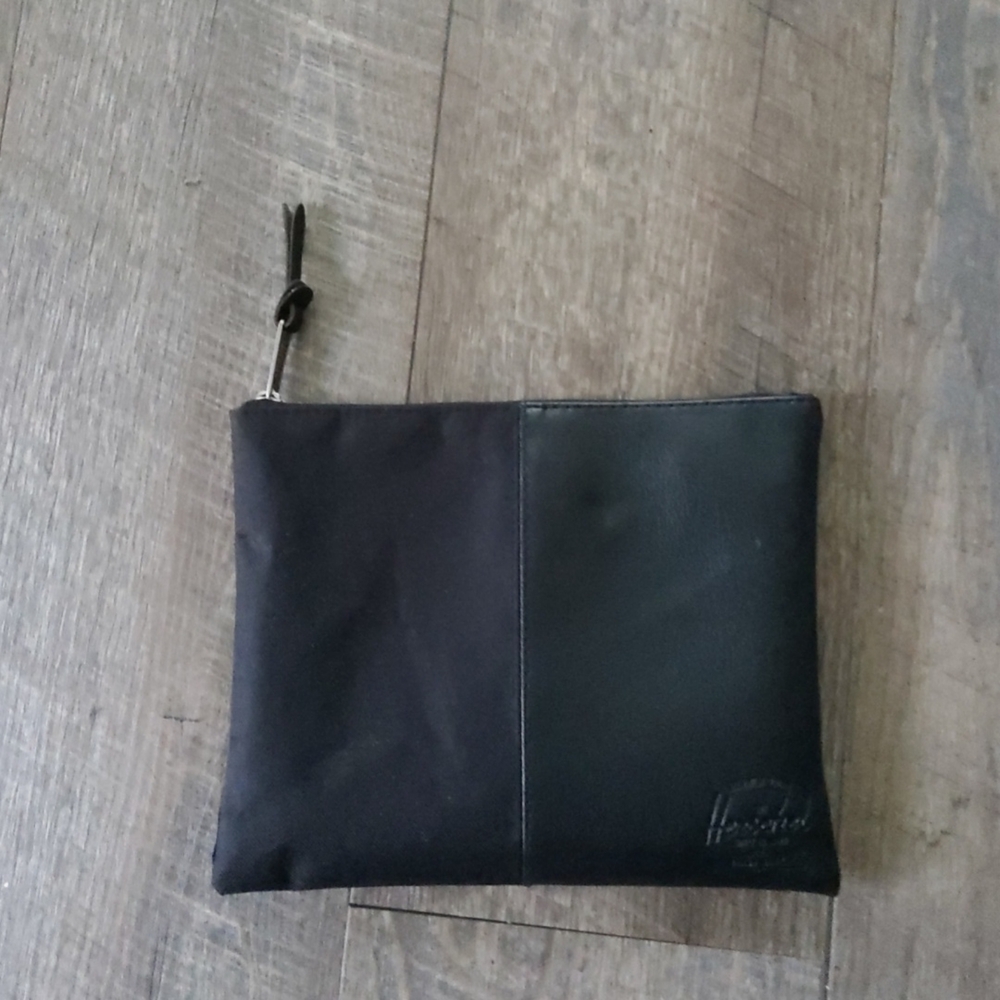 HERSCHEL🥳Host Pick🥳Black Leather/Canvas Zippered Case